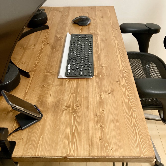 minimalist-dispose-unnecessary-items-desk